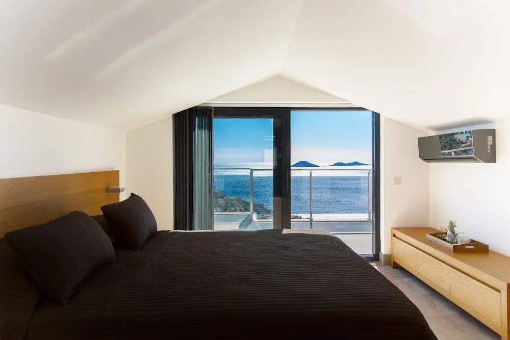Villa Coast 2