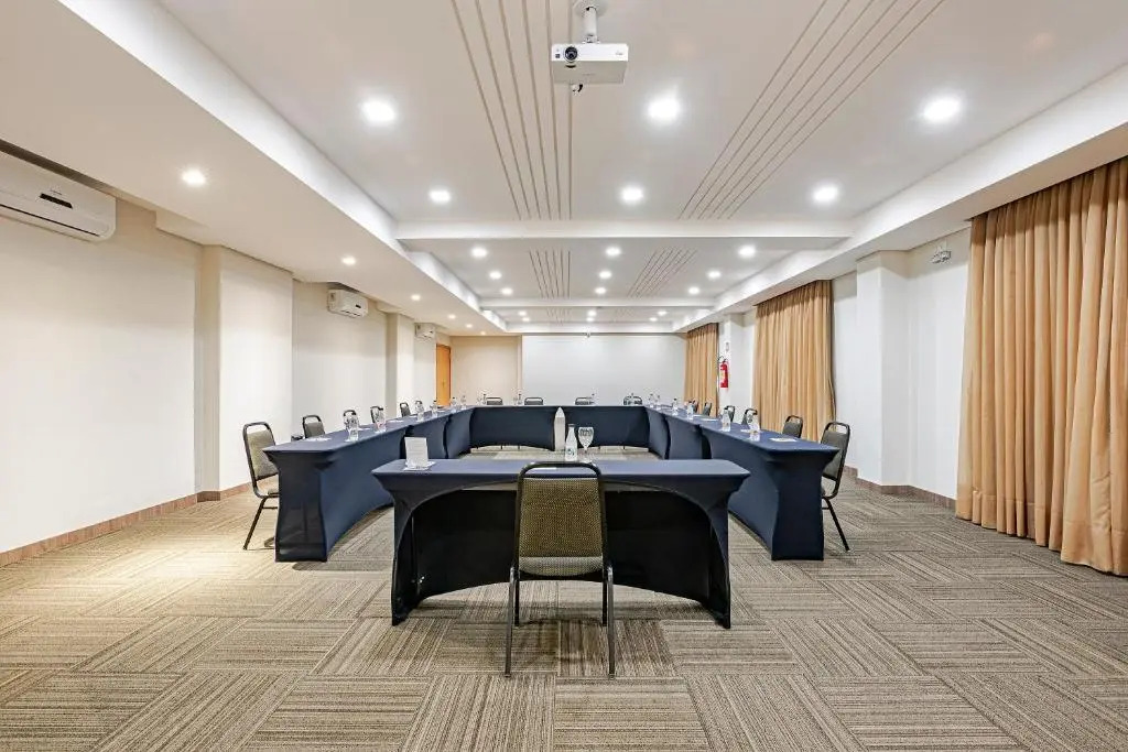 Slim Hotel Curitiba Av das Torres
