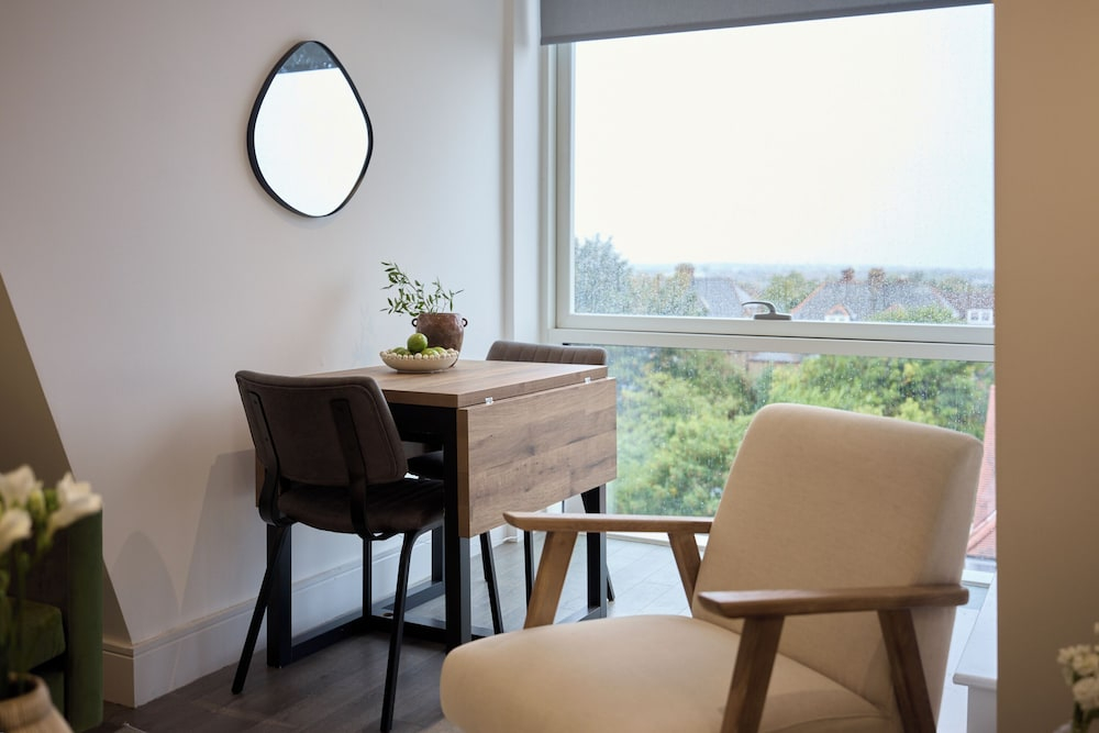 Streatham Hill Modern Flat with Balcony