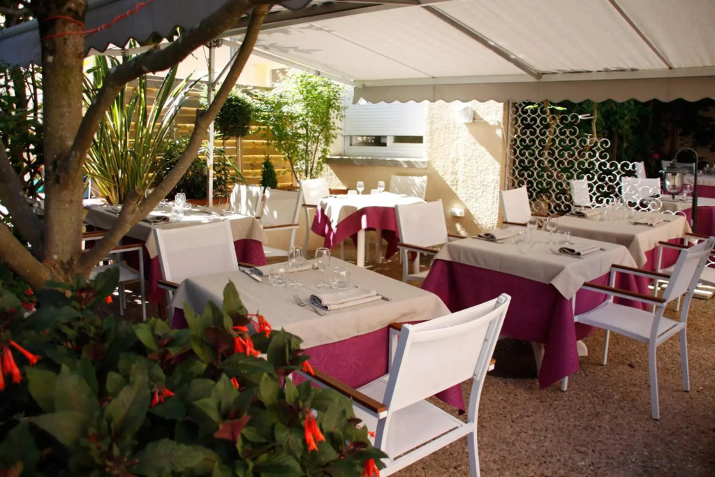 Chez Terrassier - Logis Hôtels - Hotel et Restaurant