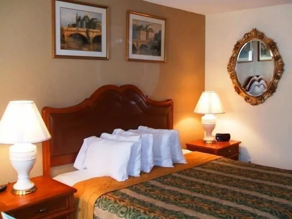 A Victory Hotel - Southfield