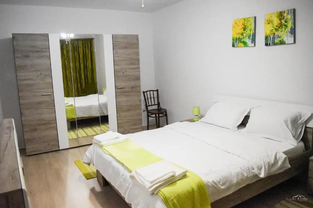 Spacious and cozy 3BD+Terrace Couples Apartment
