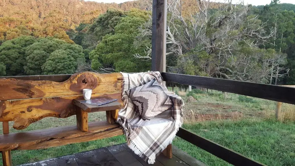 Rustic Hut Bush Retreat