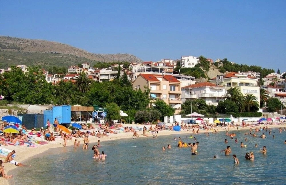 Robi - 50m From Beach - SA2
