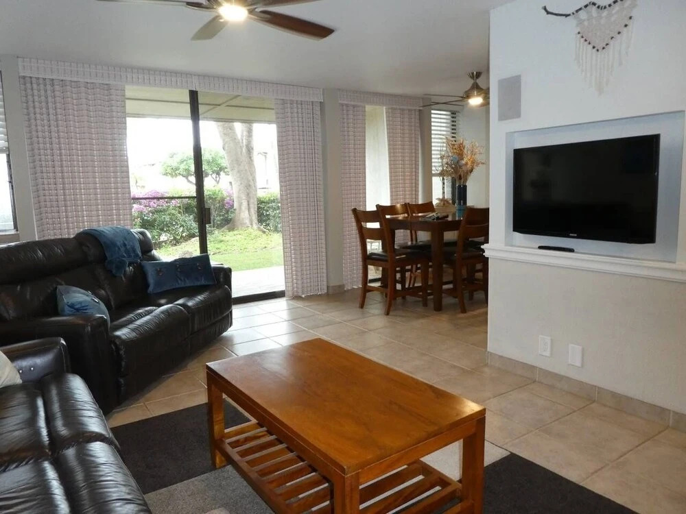 Kihei Holiday 113 2 Bedroom Condo by RedAwning