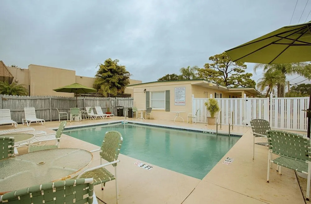 Island Breeze Inn - Venice