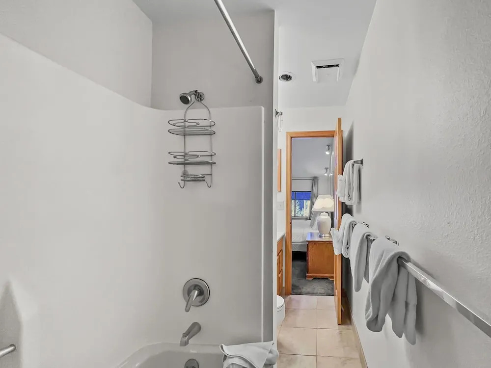 Cj404 Copper Junction 3 Bedroom Condo by RedAwning