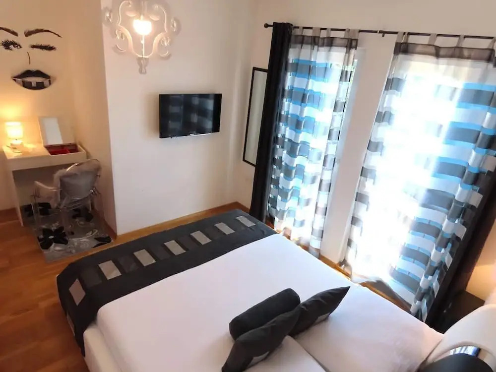 Villa Doris With Heated Pool gym and Kids Playground