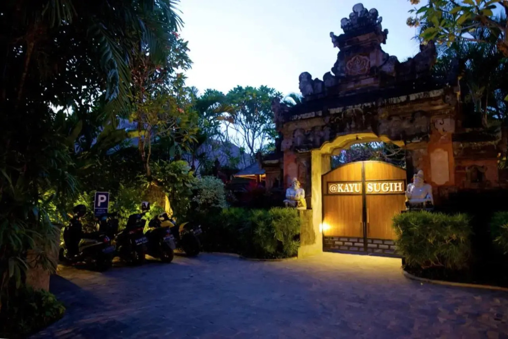 Kayu Sugih Palace