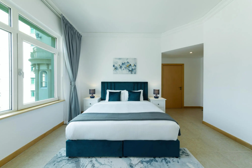 Maison Privee - Stylish Apt with Large Patio close to the Beach