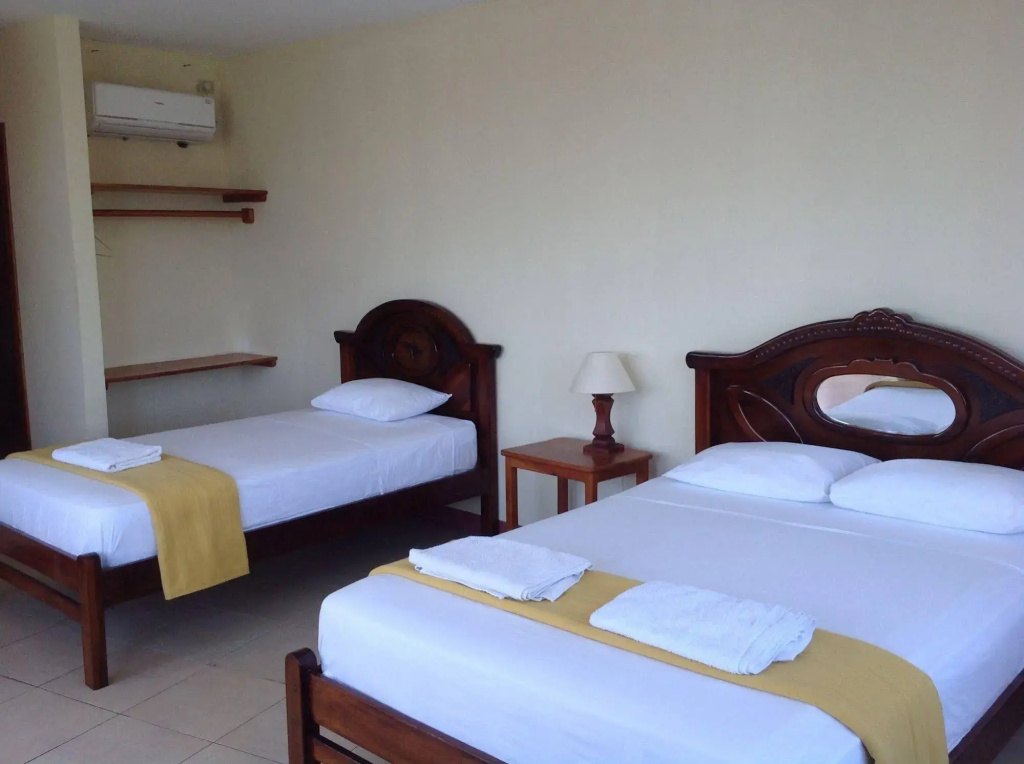 Gloria - Galápagos Inn