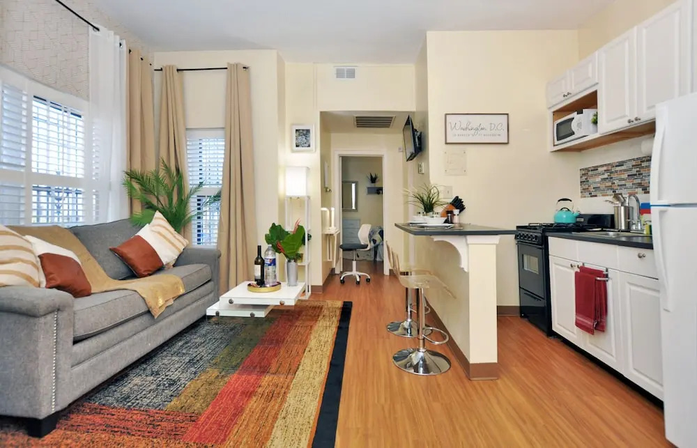 CH5 & CH7 - Majestic View Fully Furnished 1BR Dog Ok