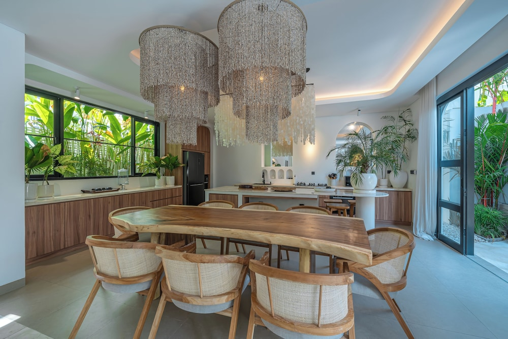 Altara Villa Umalas - Stylish 4BR Villa with Patio & Balcony in Umalas