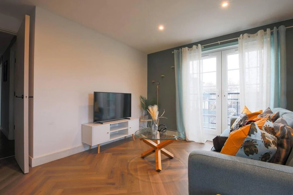 2-bed Apartment in Central Cardiff With Parking