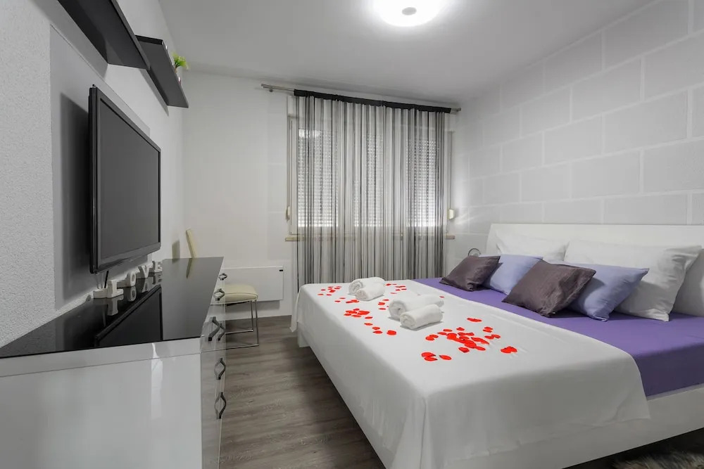 Split City Apartment