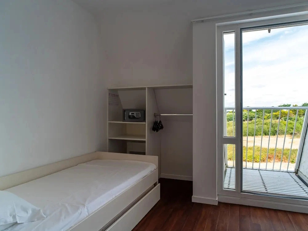Apartment With Terrace Near Sea