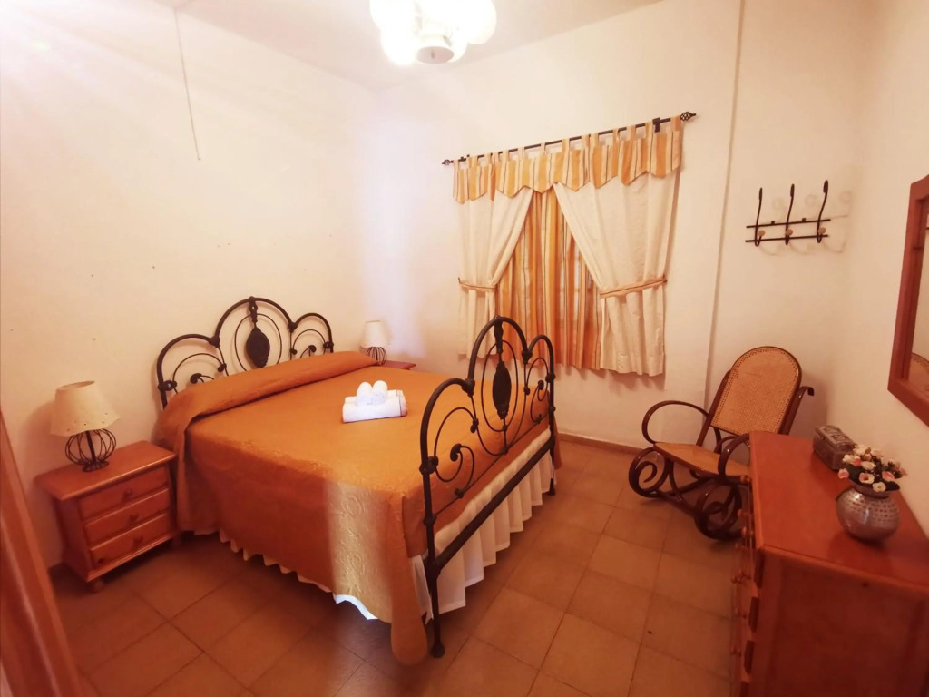 CASA RURAL DOLORES con PISCINA Y VISTAS A LA GOMERA