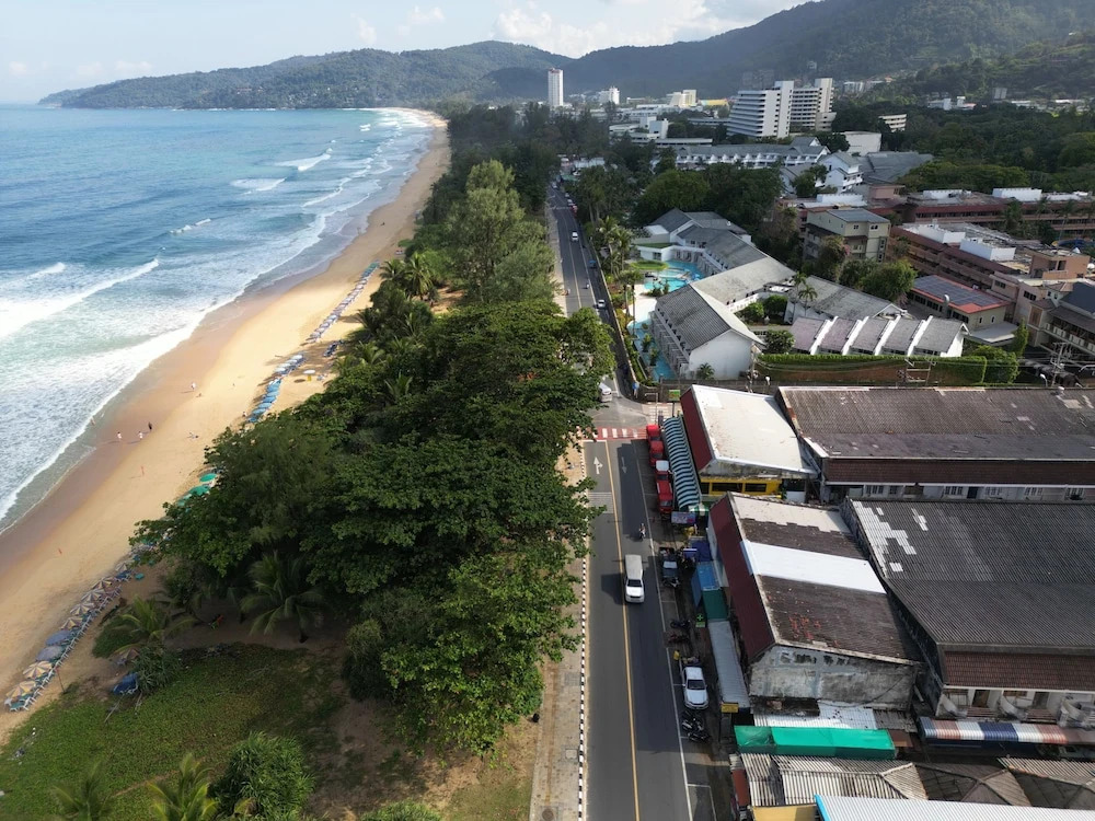 Bed & Beach Hostel Karon