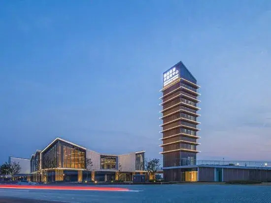 Deep Submarine Star Hotel (Yangzhou East High-speed Railway Station)