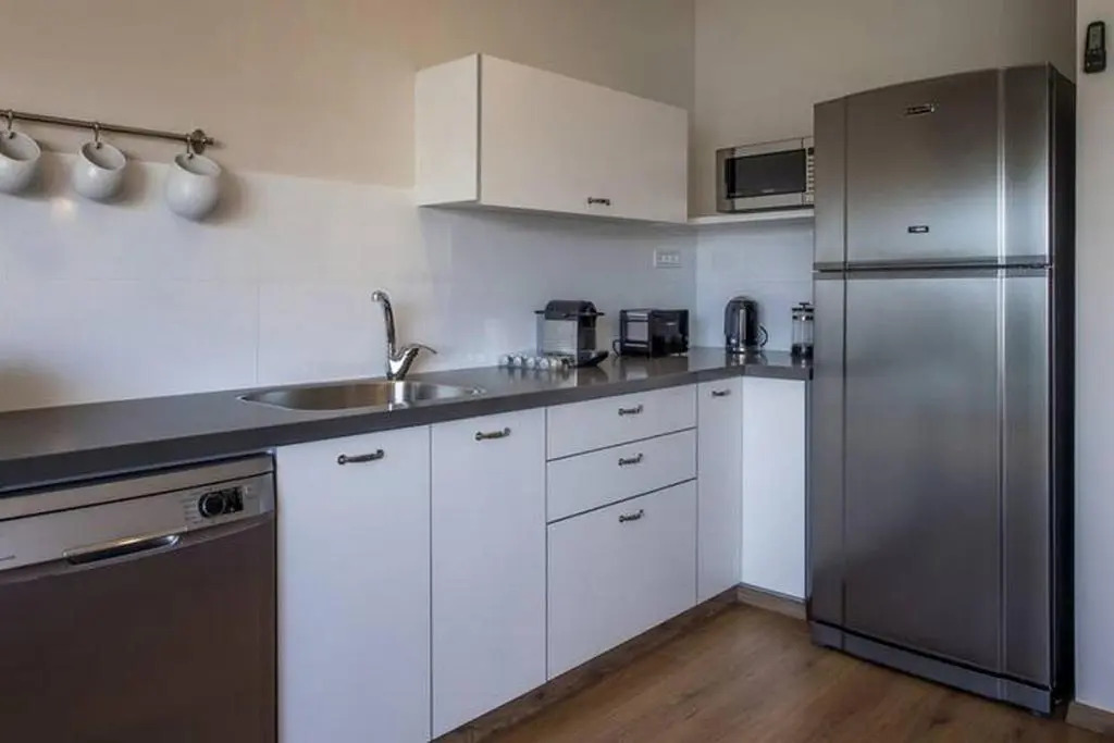 Simple 2BR in Sderot Chen 1 by HolyGuest
