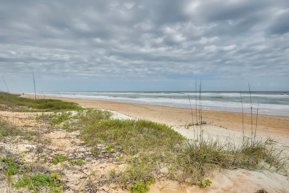 Cozy Ormond Beach Bungalow: Steps to the Sand