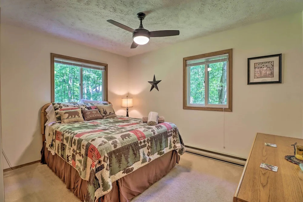 Deck & Resort Amenities: Pocono Lake Home