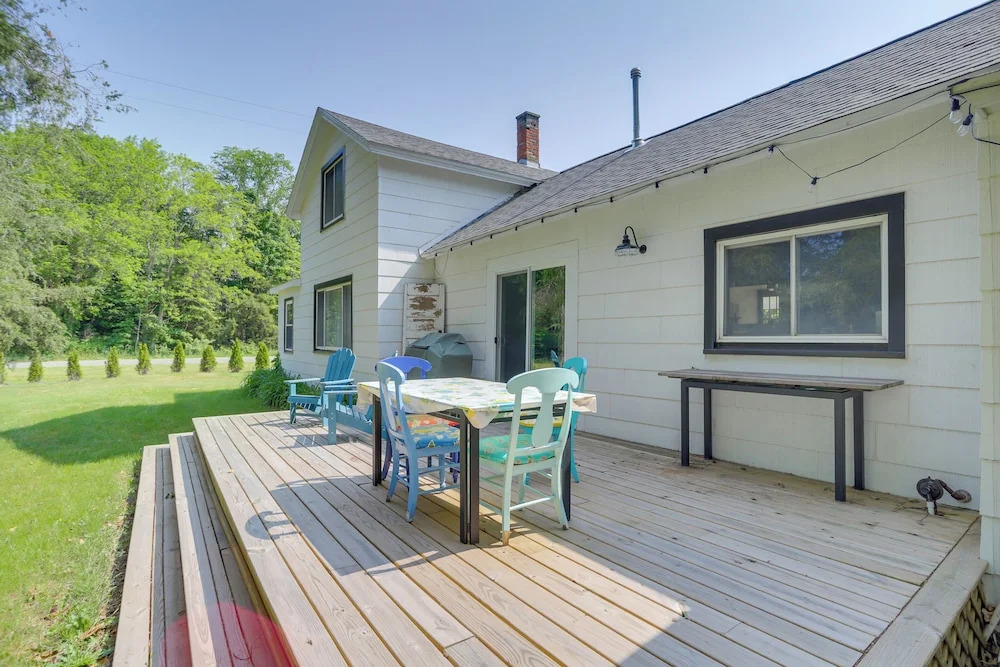 South Haven Farmhouse w/ Fire Pit, 4 Mi to Beach