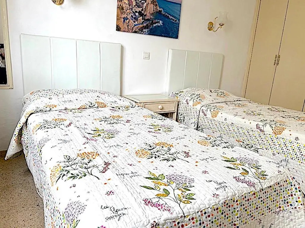 Detached villa, private pool only 10 minutes to beaches