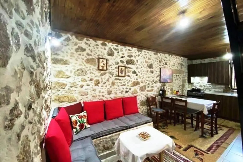 Nikos Traditional House