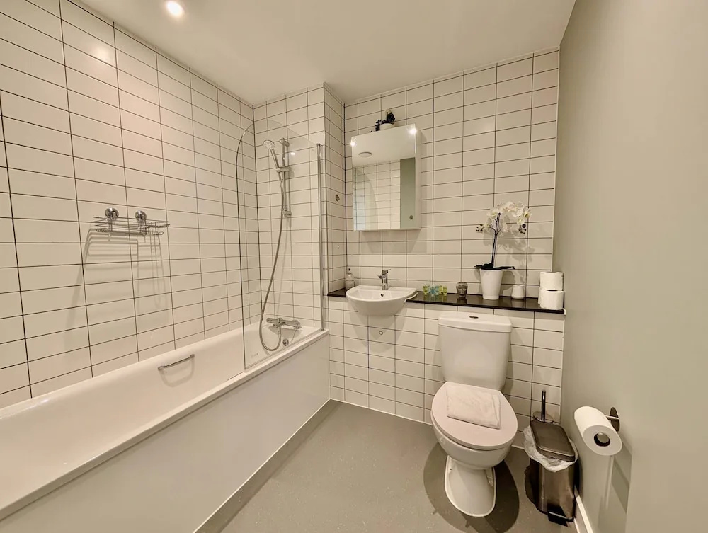 Amazing Flat With Free Parking and Balcony