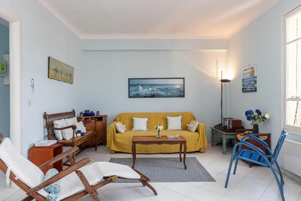 Extraordinary View on Port and Castle Hill - 1 Bdr & Parking