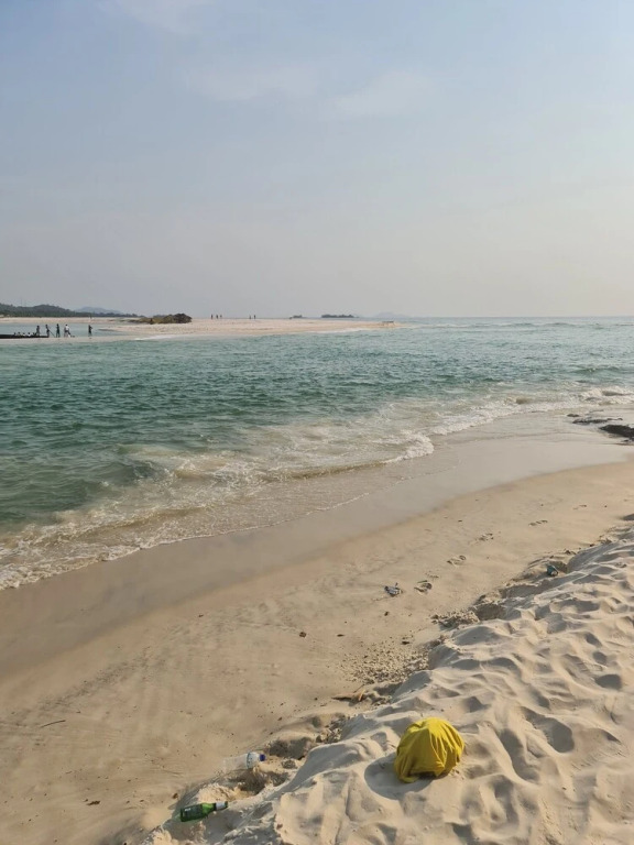 6-bed House in Freetown 5 min Drive From the Beach