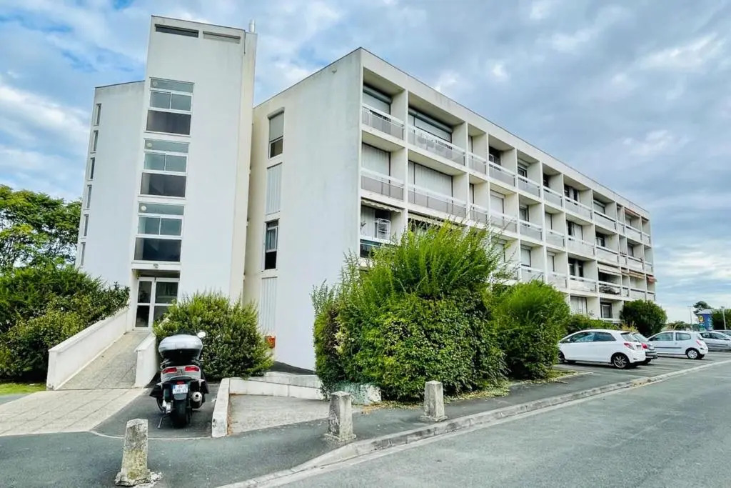 Furnished Apartment With Balcony & Parking in A Secure Residence