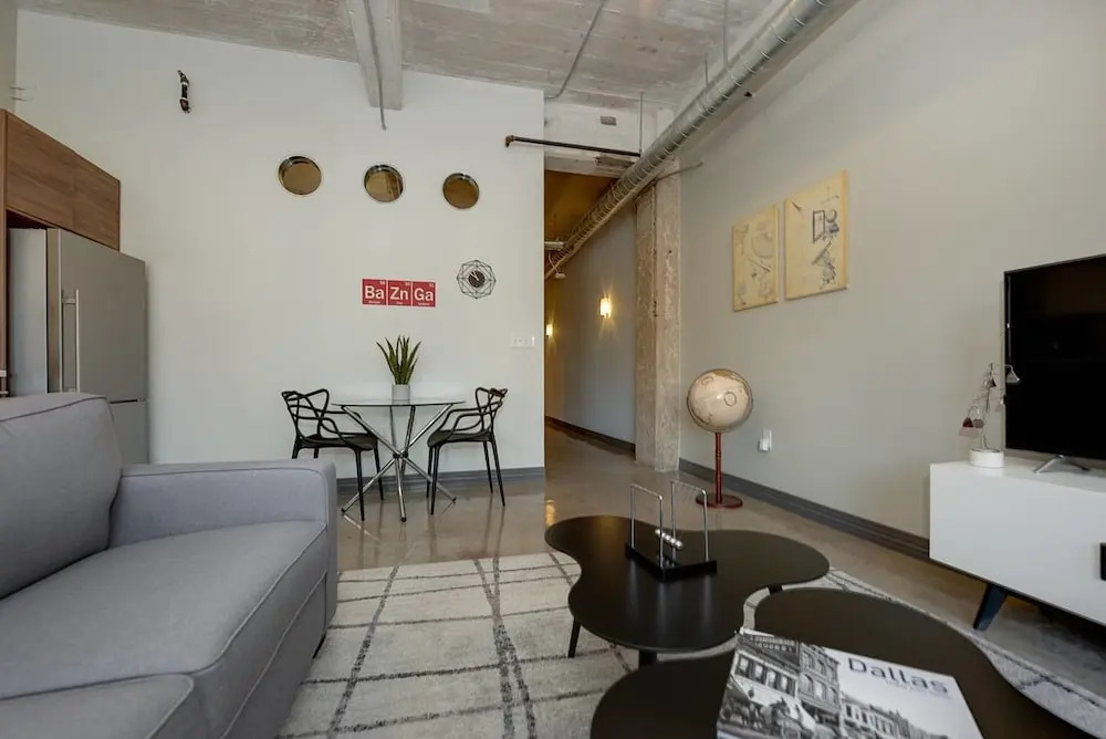 Gorgeous 1 Bedroom in Historic Building, Downtown