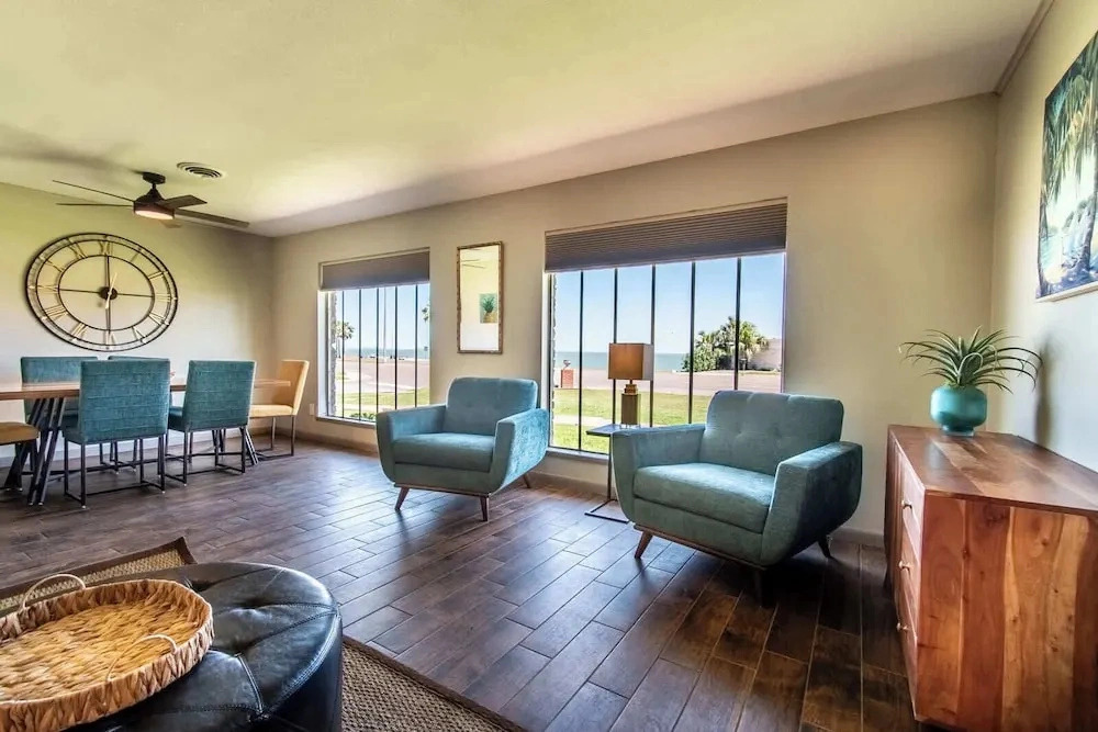 Sleeps 33 - Oceanfront Luxury 2 Pools & 2 Houses