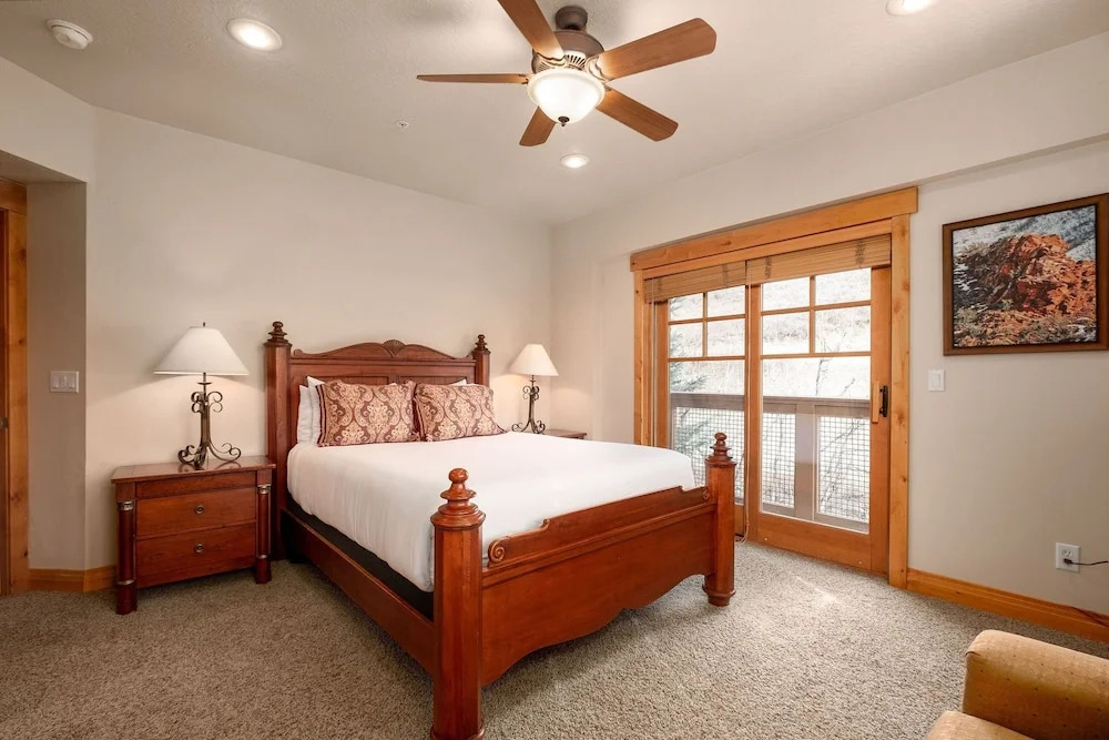 Town Pointe C201 3 Bedroom Condo by RedAwning