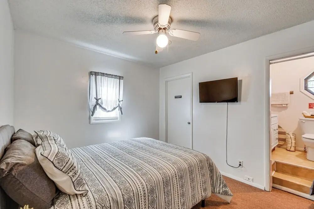 Harrisburg Home w/ Private Yard + Screened Porch!