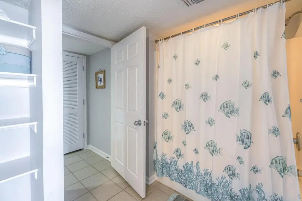 Yacht Club Villas #1-703