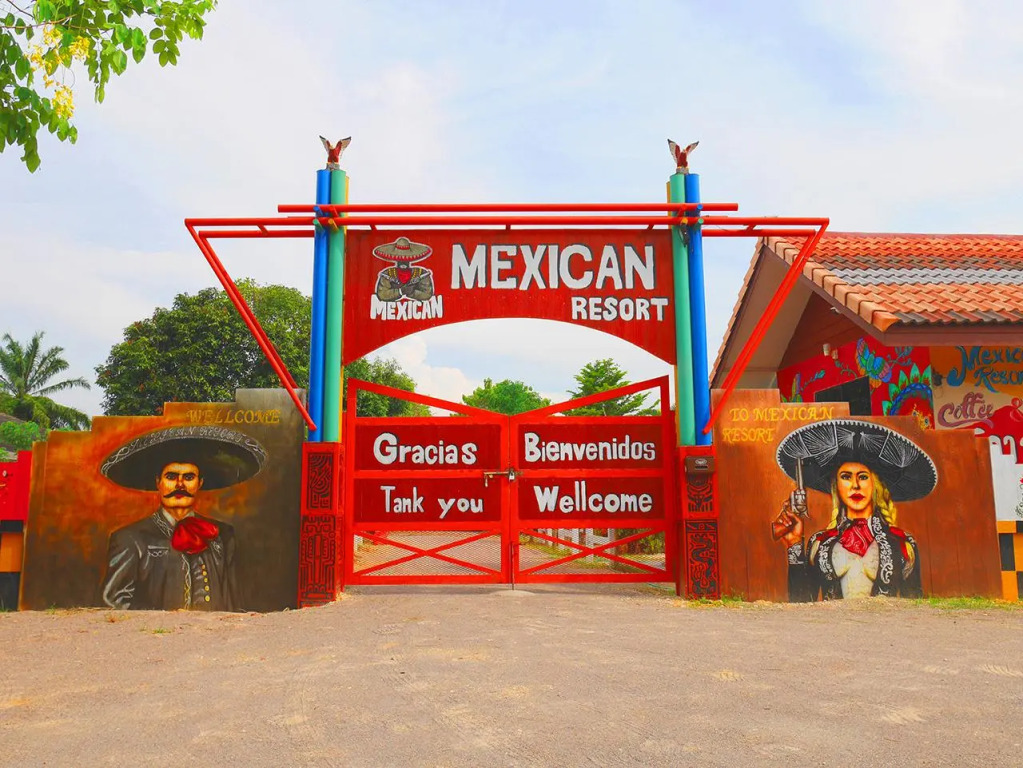 Mexican Resortlampang