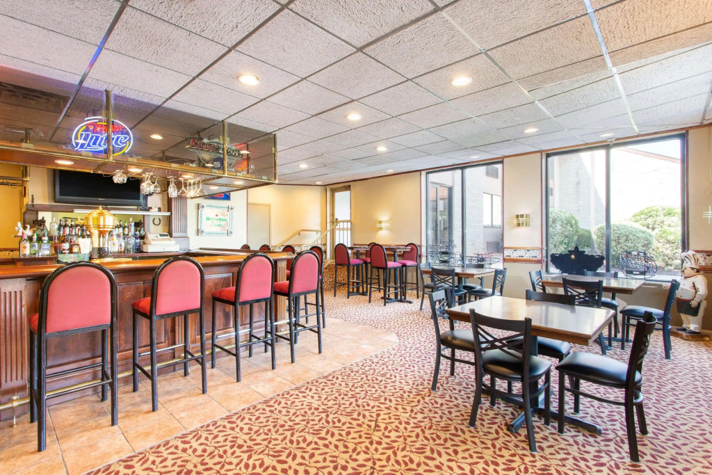 Days Inn by Wyndham Hillsborough