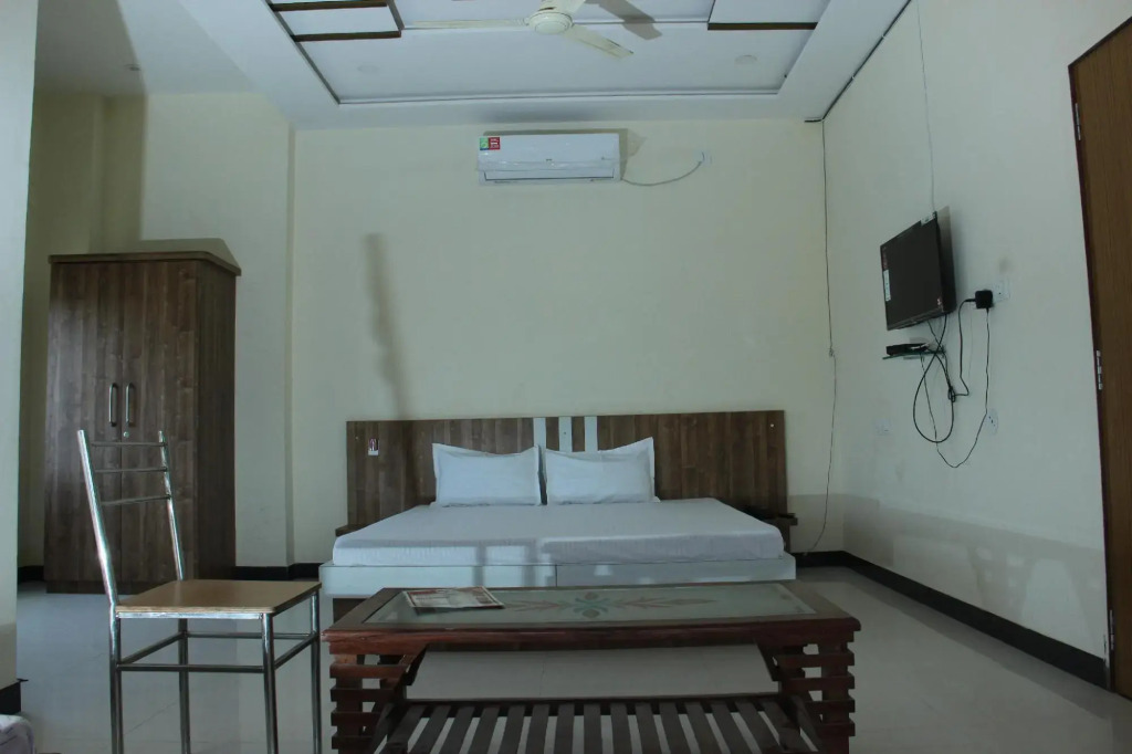 Capital O 82220 Athitya Resort