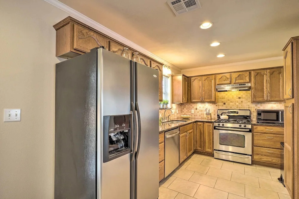 Pet-friendly Georgetown Home < 1 Mi to Dtwn!