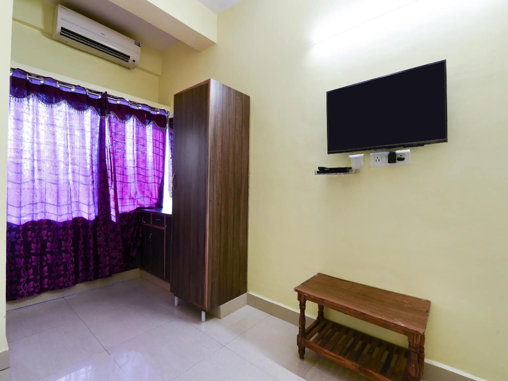 OYO 15011 Blue Homes