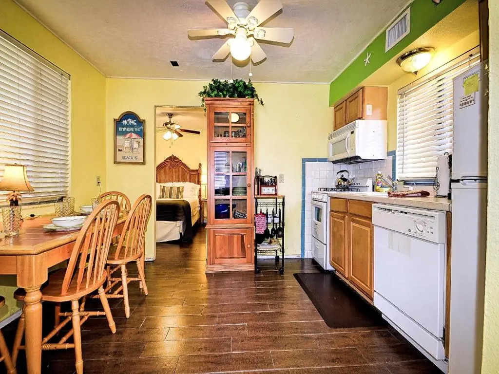 Palm Place 1 - Sabal Palm Beach getaway 624