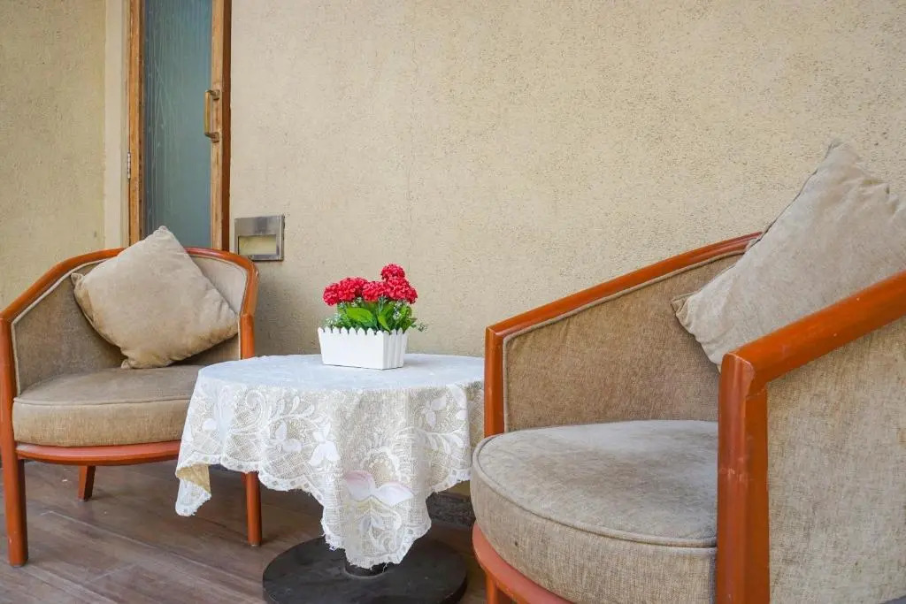 Townhouse Oak Sr Hotel Wakad