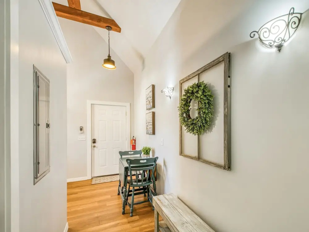 Luxe Victorian Carriage House In Historic District 1 Bedroom Home