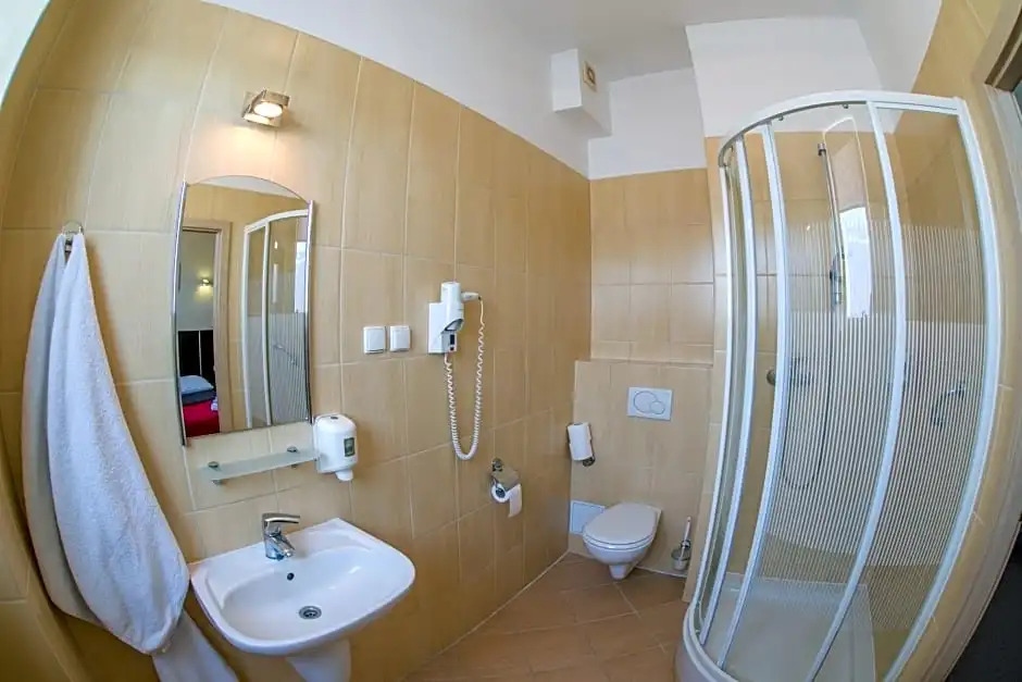 Hotel 104