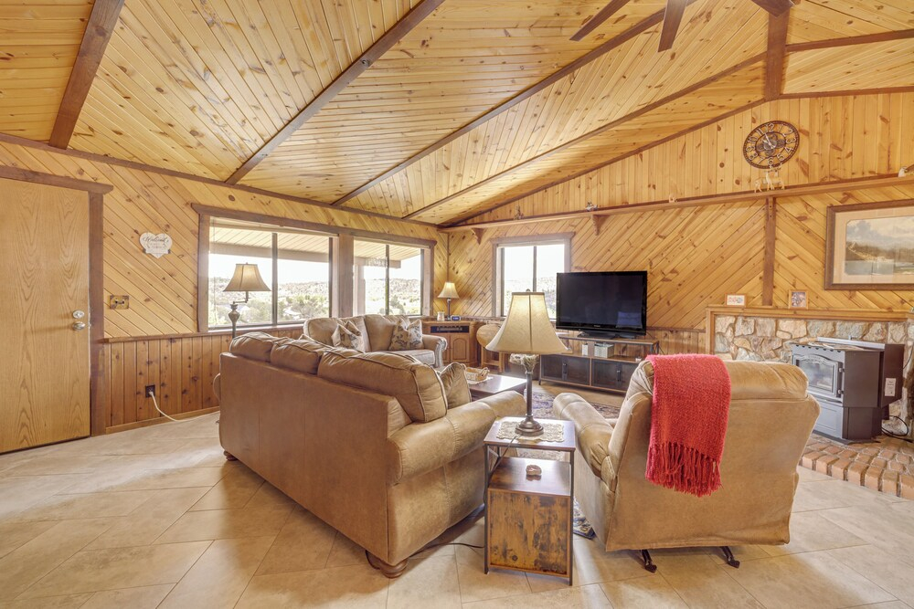 Mtn & Golf Course Views: Payson Retreat!