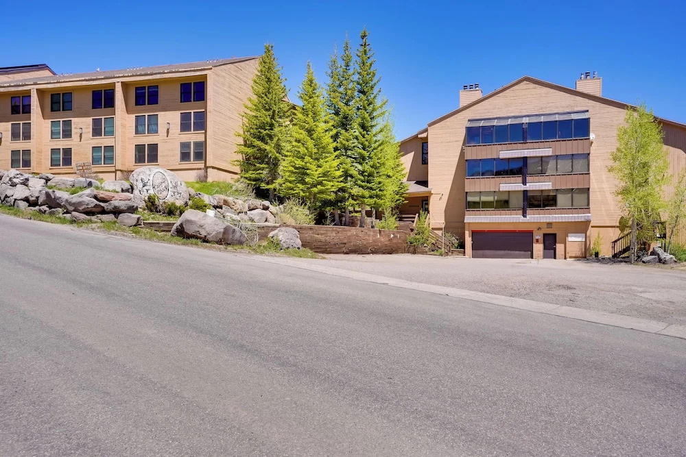 Hiking & Explore: Brian Head Condo w/ Indoor Pool!