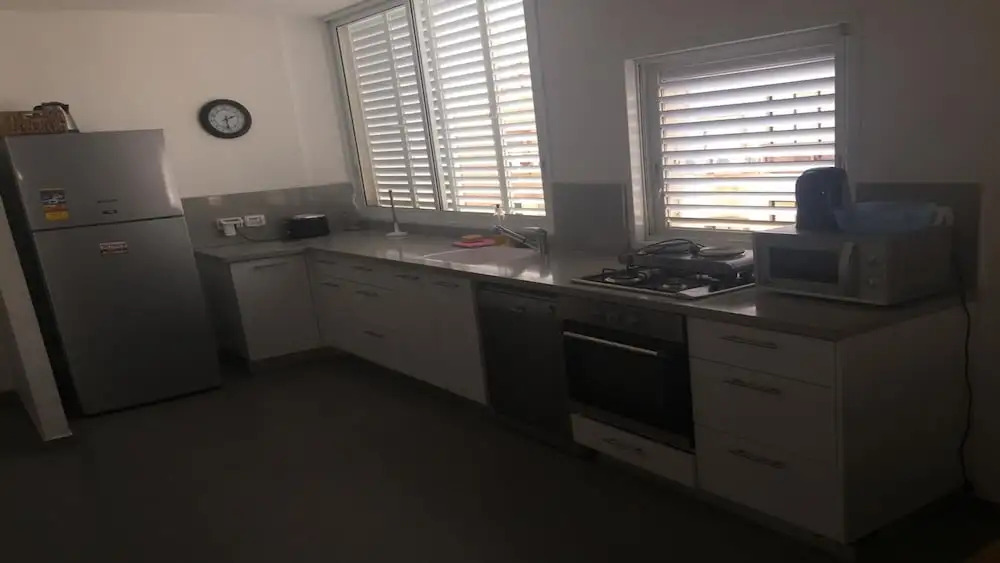 Luxury apt heart  Bat-Yam 3 m walk beach